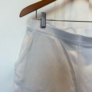 L.L. Bean Classic White ‘The Perfect Pant’ Size M